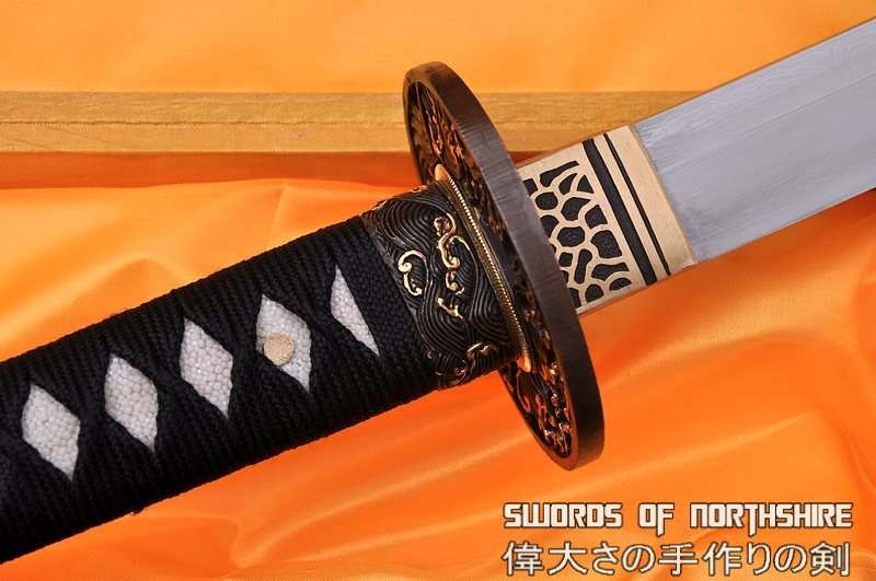 Hand Forged Folded Damascus Steel Clay Tempered Gold Wave Samurai